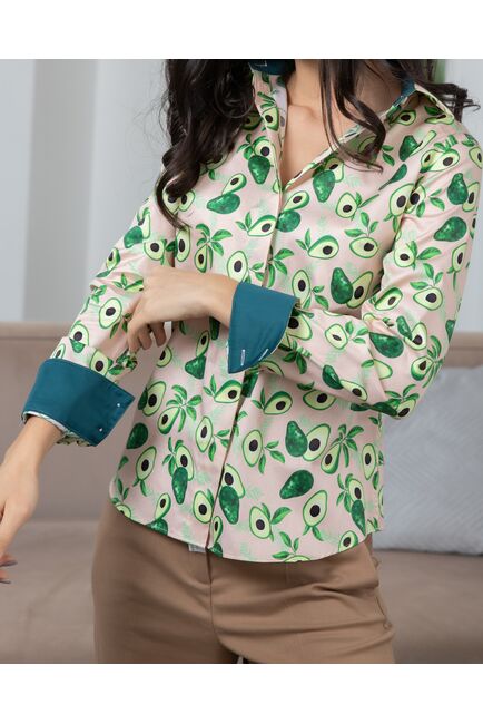Женская рубашка под пуговицы с супатной застежкой полуприталенная с отделкой принт авокадо - 8084 от byME 