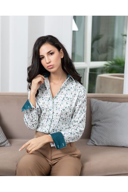 Женская рубашка под пуговицы с супатной застежкой полуприталенная с отделкой зел.листики-8085 от byME 