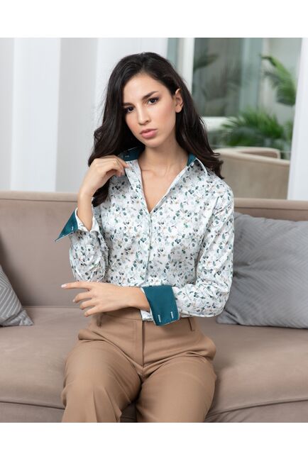 Женская рубашка под пуговицы с супатной застежкой полуприталенная с отделкой зел.листики-8085 от byME 