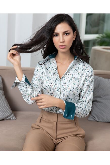 Женская рубашка под пуговицы с супатной застежкой полуприталенная с отделкой зел.листики-8085 от byME 