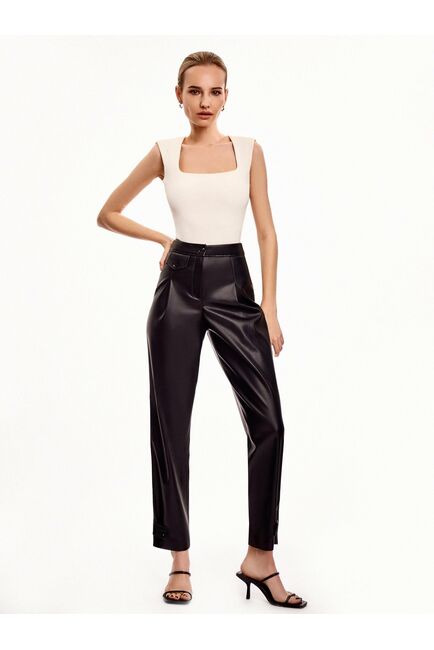 Брюки из экокожи с защипами СА-0-91205_50007[167] от byME 