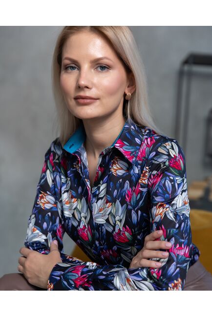 Женская рубашка  принт - яркие пионы, под пуговицы с супатной застежкой полуприталенная - 7808 от byME 