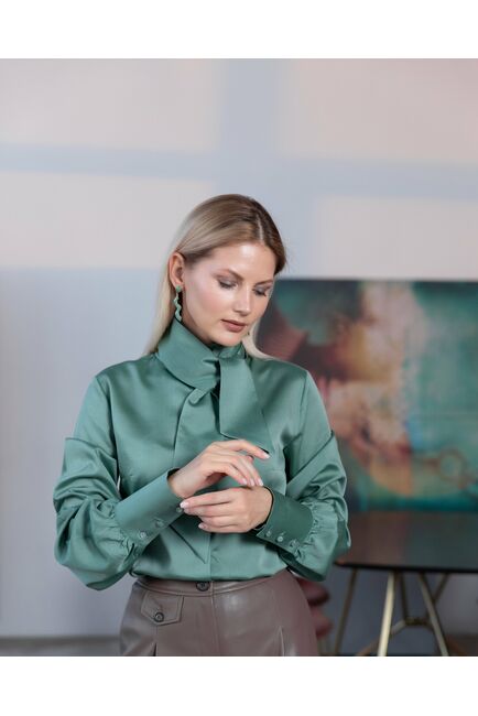 Женская блузка зеленая с бантом- 8220 от ByME 