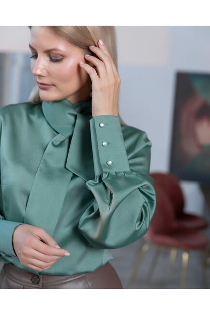 Женская блузка зеленая с бантом- 8220 от ByME 