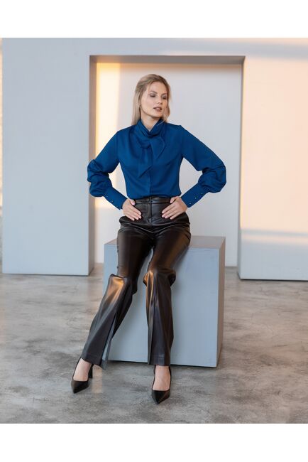 Женская блузка тёмно-синяя синяя с бантом - 8223 от byME 