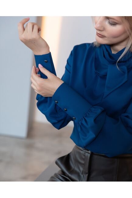 Женская блузка тёмно-синяя синяя с бантом - 8223 от byME 