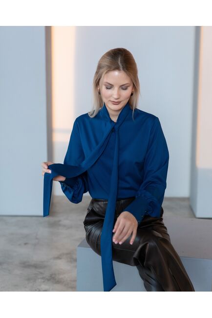 Женская блузка тёмно-синяя синяя с бантом - 8223 от byME 