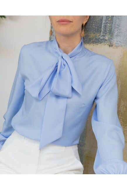 Женская блузка под пуговицы с бантом голубая - 8237 от byME 