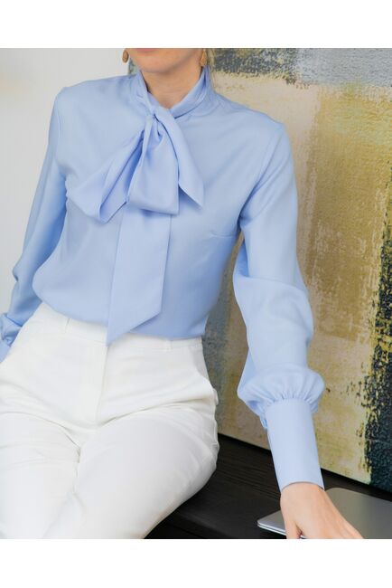 Женская блузка под пуговицы с бантом голубая - 8237 от byME 