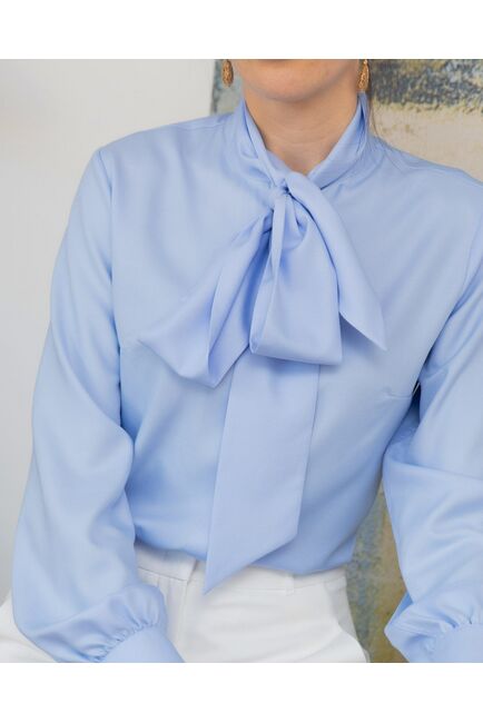 Женская блузка под пуговицы с бантом голубая - 8237 от byME 