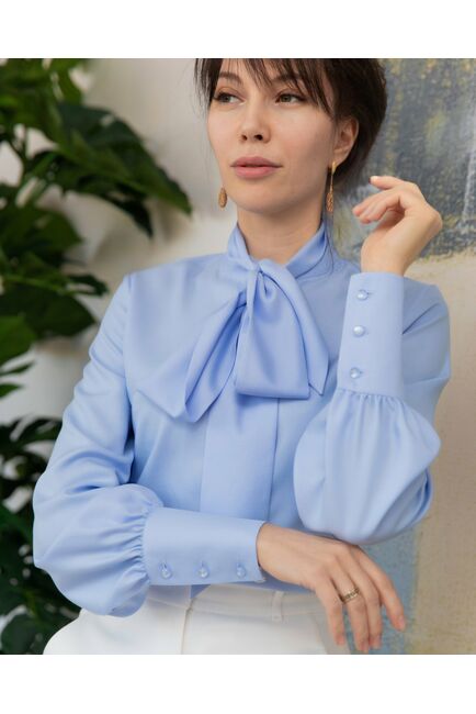 Женская блузка под пуговицы с бантом голубая - 8237 от byME 