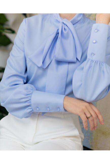 Женская блузка под пуговицы с бантом голубая - 8237 от byME 