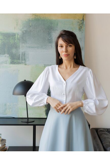 Женская блузка с объемным рукавом и V-образным вырезом белая - 8239 от byME 