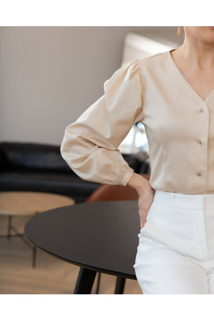 Женская блузка с объемным рукавом и V-образным вырезом бежевая - 8241 от byME 