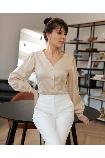 Женская блузка с объемным рукавом и V-образным вырезом бежевая - 8241 от byME 