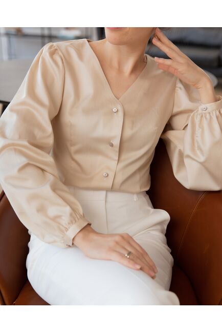Женская блузка с объемным рукавом и V-образным вырезом бежевая - 8241 от byME 