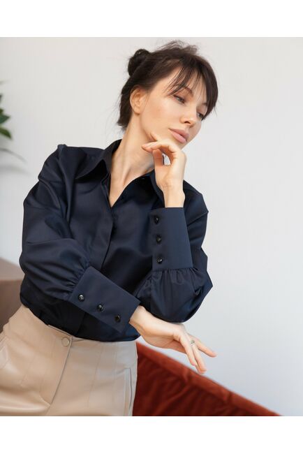 Женская рубашка с пышным рукавом тёмно-синяя - 8250 от byME 