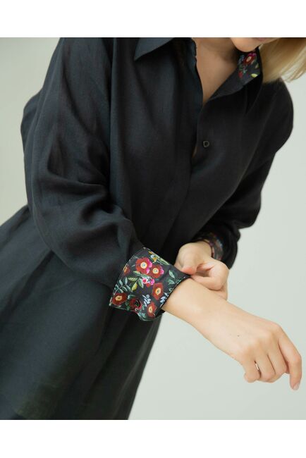 Женская льняная рубашка чёрная с отделкой цветы - 8287 от byME 