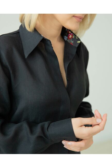 Женская льняная рубашка чёрная с отделкой цветы - 8287 от byME 