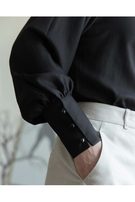 Женская рубашка с высоким манжетом чёрная - 8242 от byME 