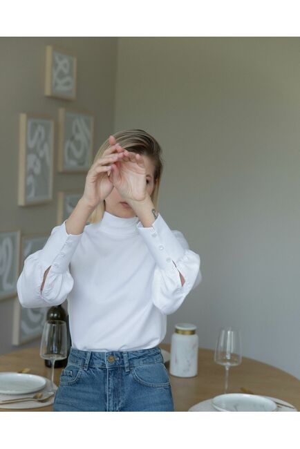 Женская рубашка с высоким манжетом белая - 8243 от byME 