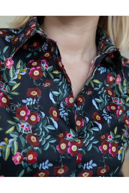 Женская рубашка с высоким манжетом чёрная принт цветы - 8306 от byME 