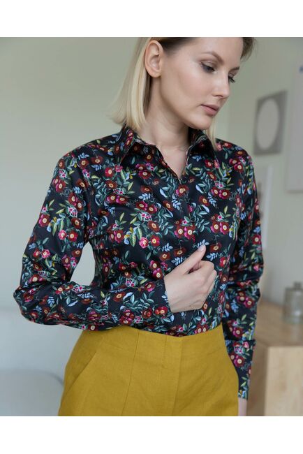 Женская рубашка с высоким манжетом чёрная принт цветы - 8306 от byME 
