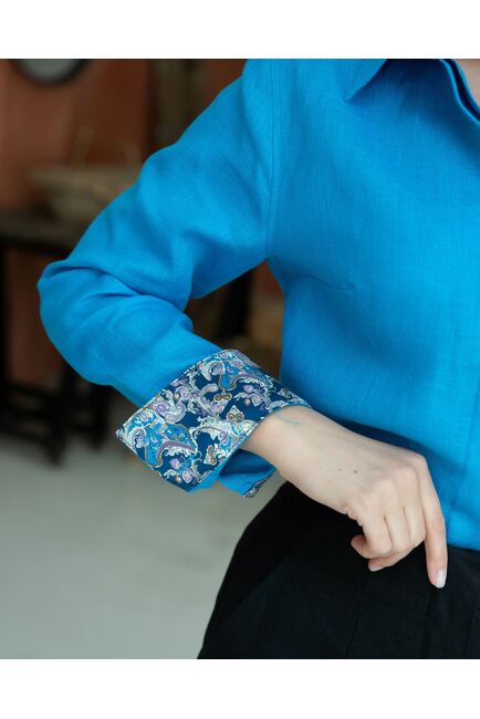 Женская льняная рубашка голубая с отделкой - 8332 от byME 