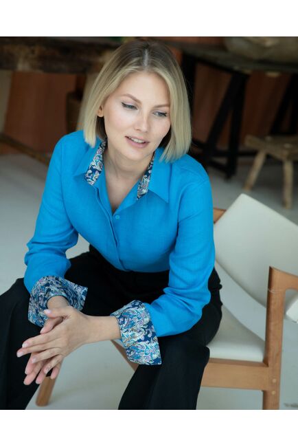 Женская льняная рубашка голубая с отделкой - 8332 от byME 