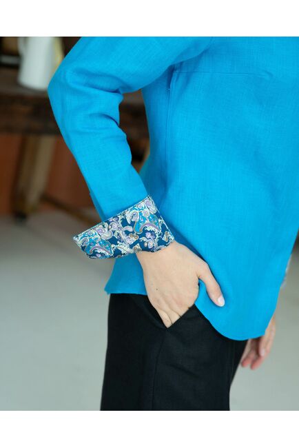 Женская льняная рубашка голубая с отделкой - 8332 от byME 