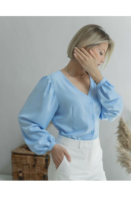 Женская блузка с объемным рукавом и V-образным вырезом голубая - 8339 от ByME 