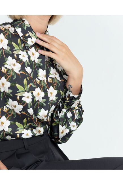 Женская рубашка под пуговицу чёрная принт магнолии - 8381 от byME 