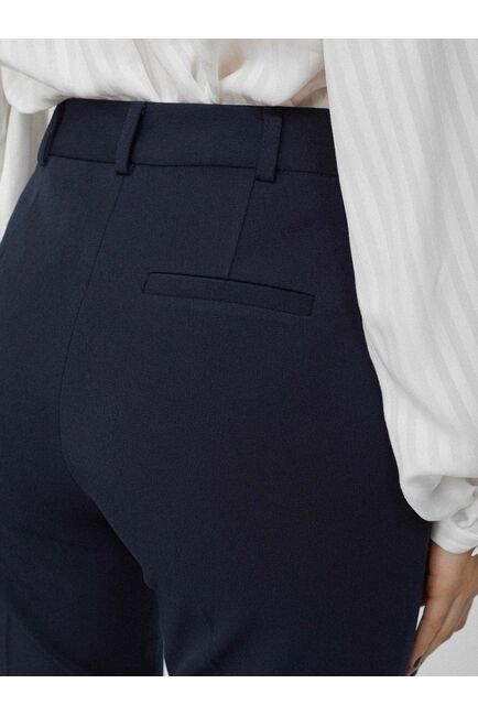 Эластичные брюки со стрелками тёмно-синие от byME 