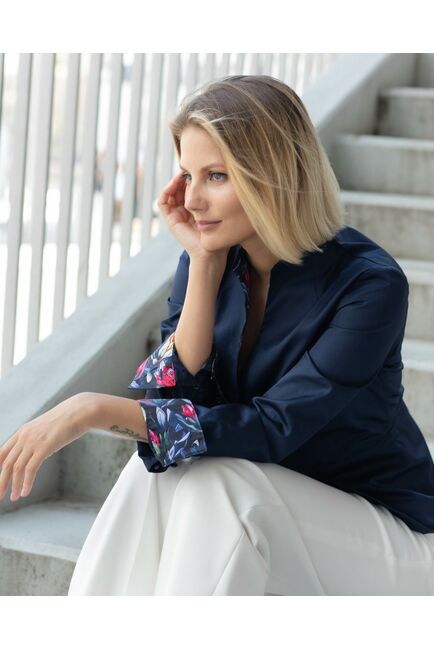 Женская рубашка воротник стойка тёмно-синяя с отделкой протеи - 8343 от byME 