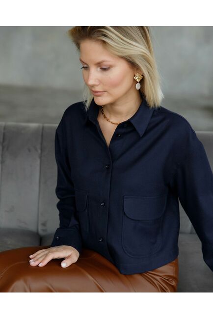 Женская рубашка укороченная с карманами тёмно-синяя - 8391 от byME 