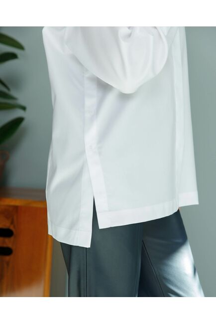 Женская рубашка  с пуговицами на боках белая - 8407 от byME 