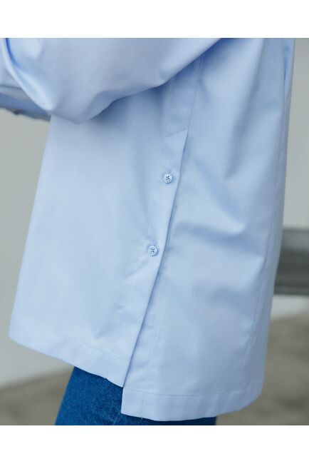 Женская рубашка с  пуговицами на боках голубая - 8408 от byME 