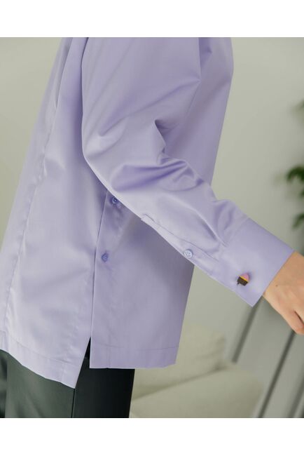 Женская рубашка с универсальным манжетом с пуговицами на боках сиреневая - 8409 от byME 