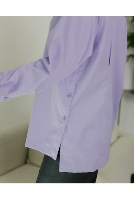 Женская рубашка с универсальным манжетом с пуговицами на боках сиреневая - 8409 от byME 