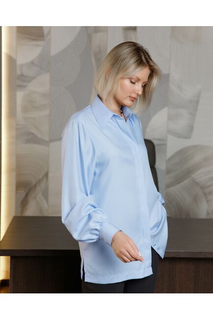 Женская рубашка под пуговицу в прямом силуэте голубая - 8439 от byME 