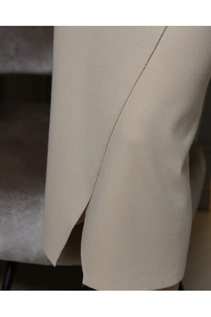 Юбка женская бежевая из трикотажа с ремнём от byME 