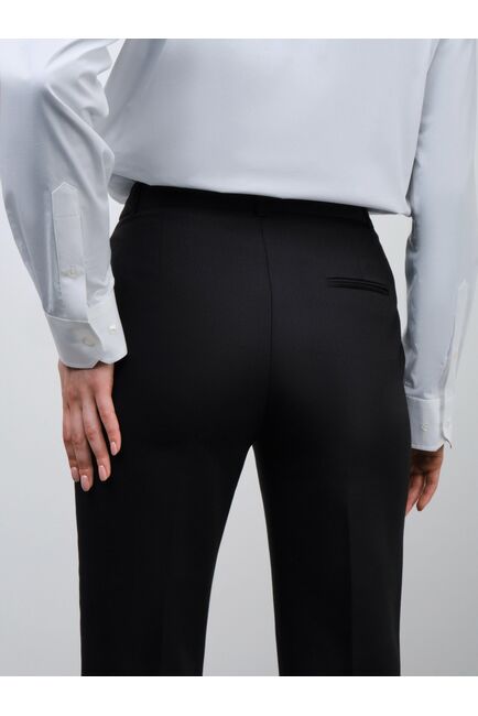 Женские брюки зауженного силуэта чёрные от byME 