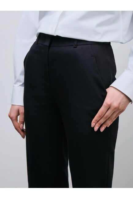 Женские брюки зауженного силуэта чёрные от byME 