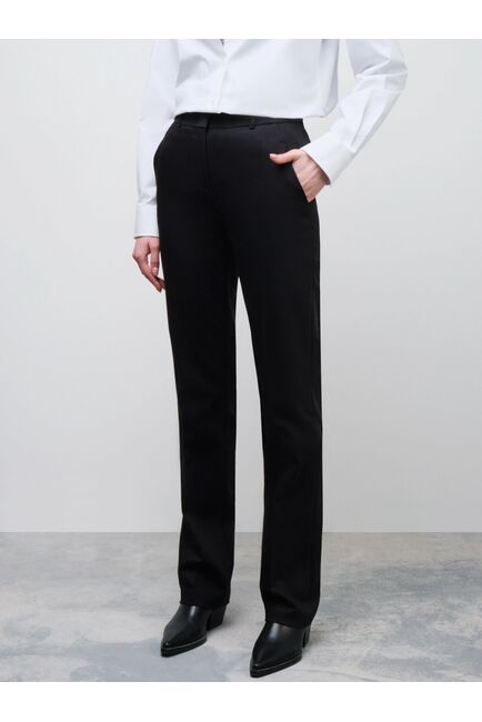 Женские брюки зауженного силуэта чёрные от byME 