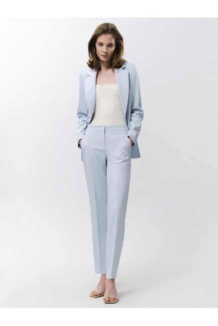 Женский однобортный приталенный жакет голубой от byME 