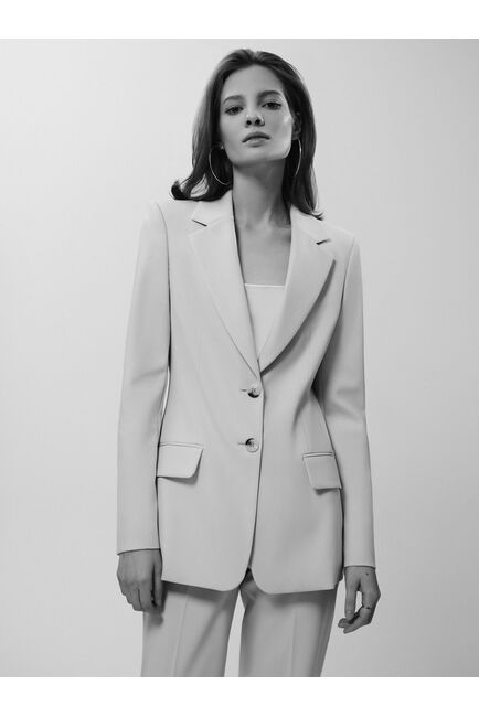 Женский однобортный приталенный жакет голубой от byME 