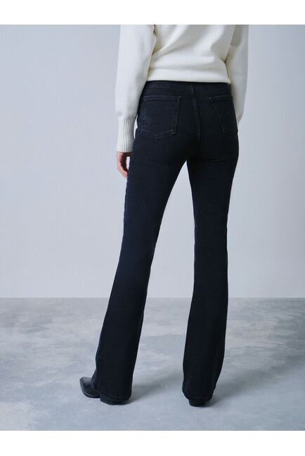 Женские джинсы-клеш со средней посадкой чёрные от byME 