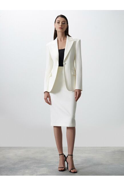 Женский приталенный пиджак на одной пуговице экрю от byME 