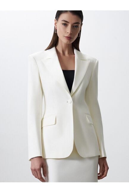 Женский приталенный пиджак на одной пуговице экрю от byME 