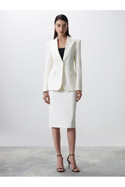 Женский приталенный пиджак на одной пуговице экрю от byME 